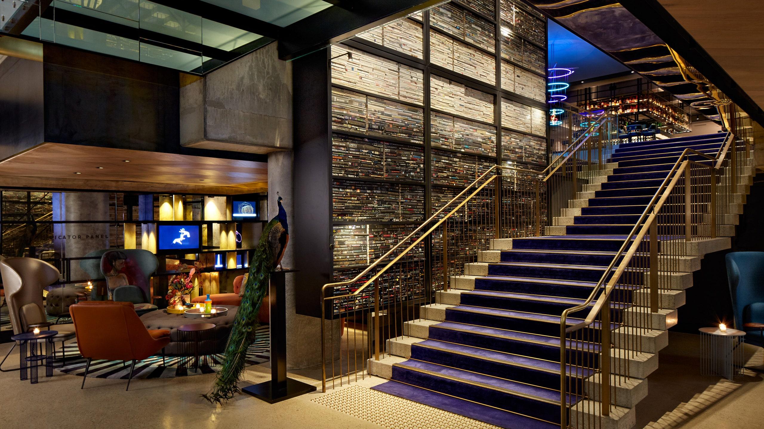 QT Melbourne Hotel Buitenkant foto The interior of the hotel