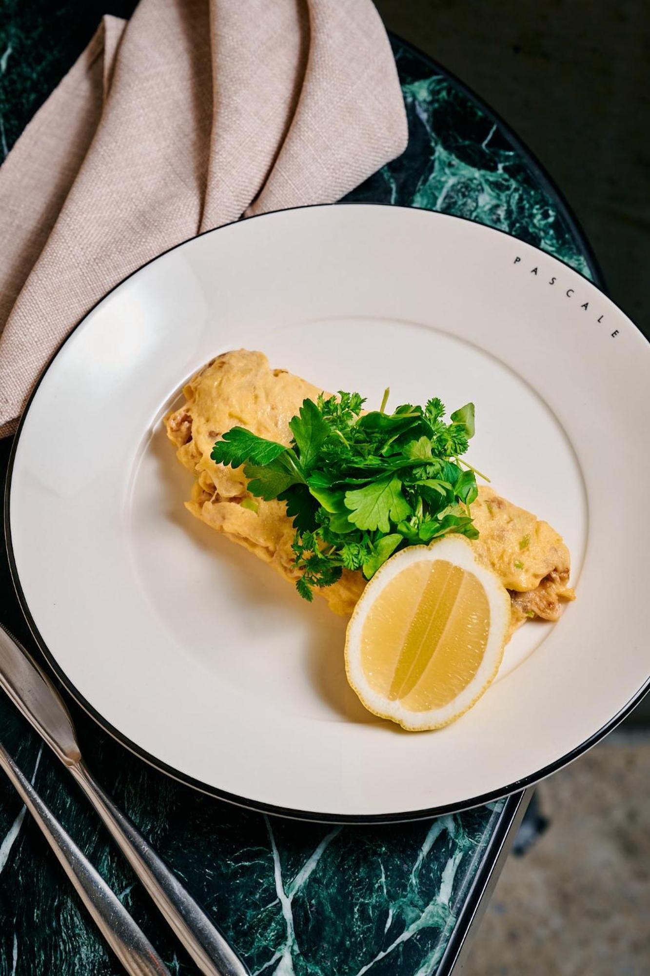 QT Melbourne Hotel Buitenkant foto A prepared omelette